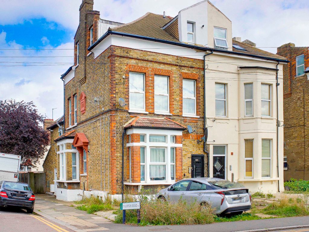 2 bed flat for sale in Church Street, London N9, £259,995