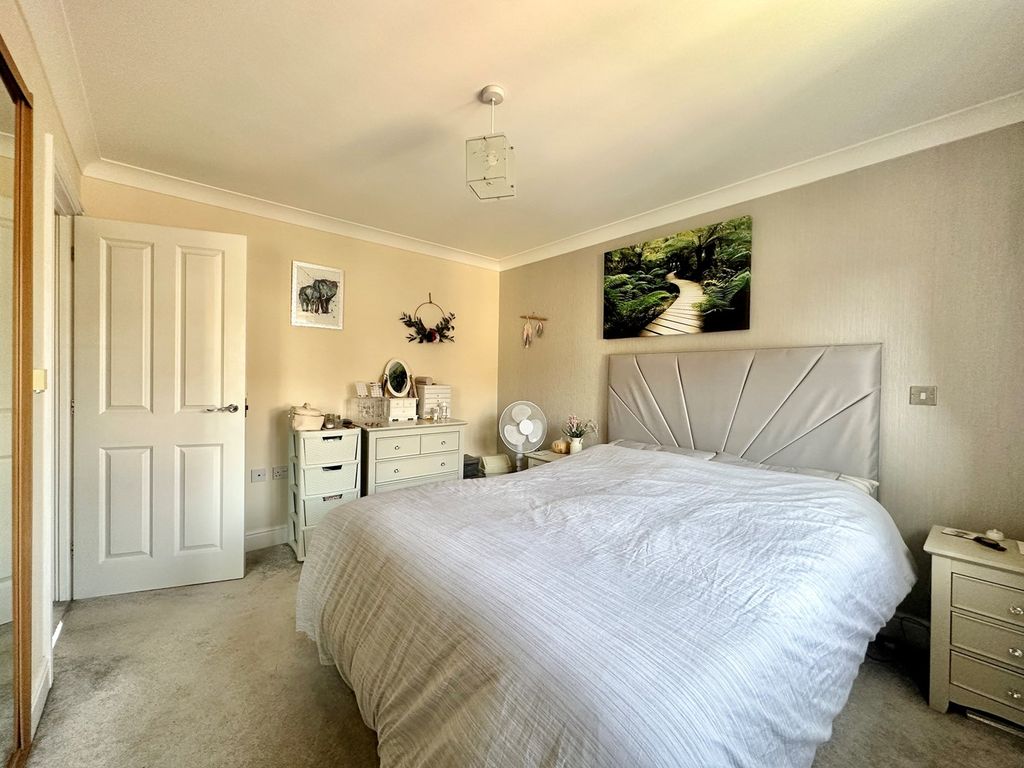 3 bed link-detached house for sale in Jacksnipe Close, Stowmarket IP14, £260,000