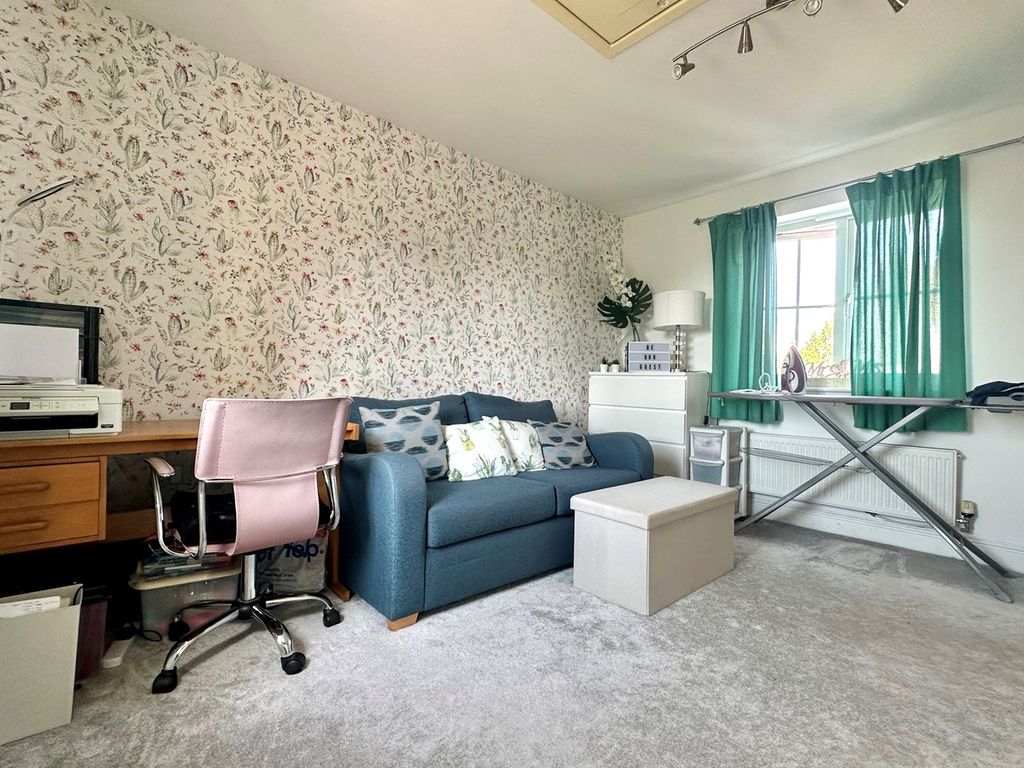 3 bed link-detached house for sale in Jacksnipe Close, Stowmarket IP14, £260,000