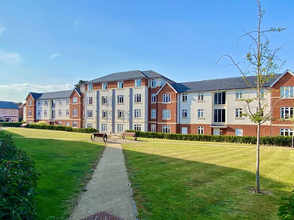 1 bed flat for sale in Mary Munnion Quarter, Chelmsford CM2, £250,000