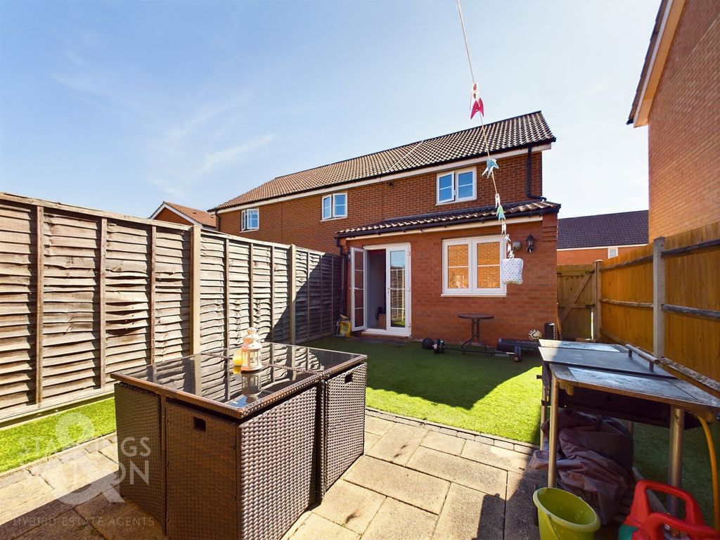 2 bed end terrace house for sale in Windsor Park Gardens, Sprowston, Norwich NR6, £240,000