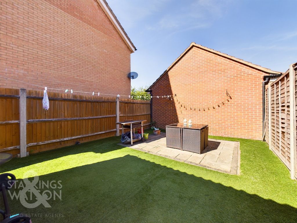 2 bed end terrace house for sale in Windsor Park Gardens, Sprowston, Norwich NR6, £240,000