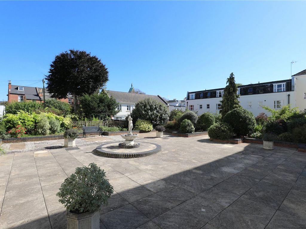 2 bed flat for sale in Park Place, Cheltenham, Gloucestershire GL50, £180,000