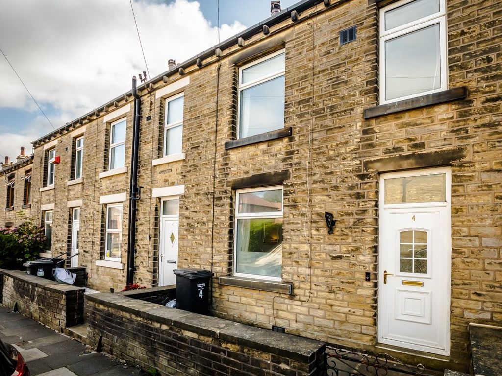 3 bed terraced house for sale in Highfield Road, Brighouse HD6, £160,000