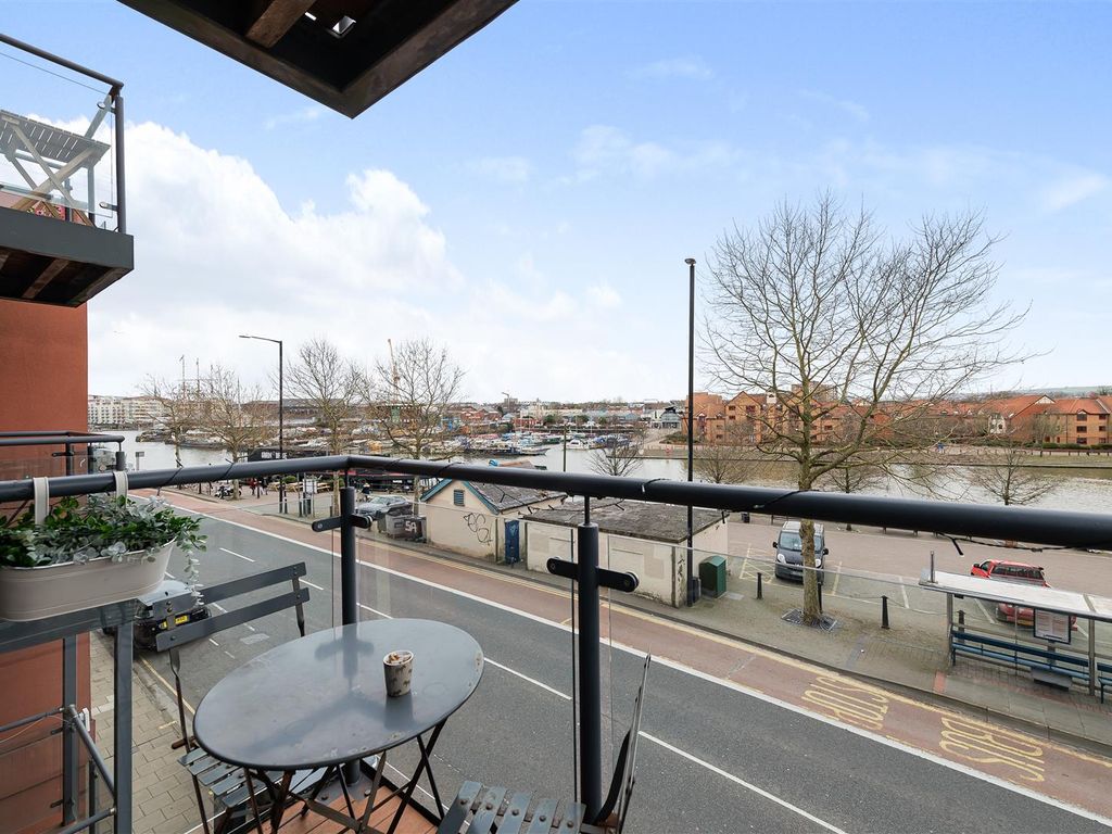 1 bed flat for sale in Hotwell Road, Bristol BS8, £250,000