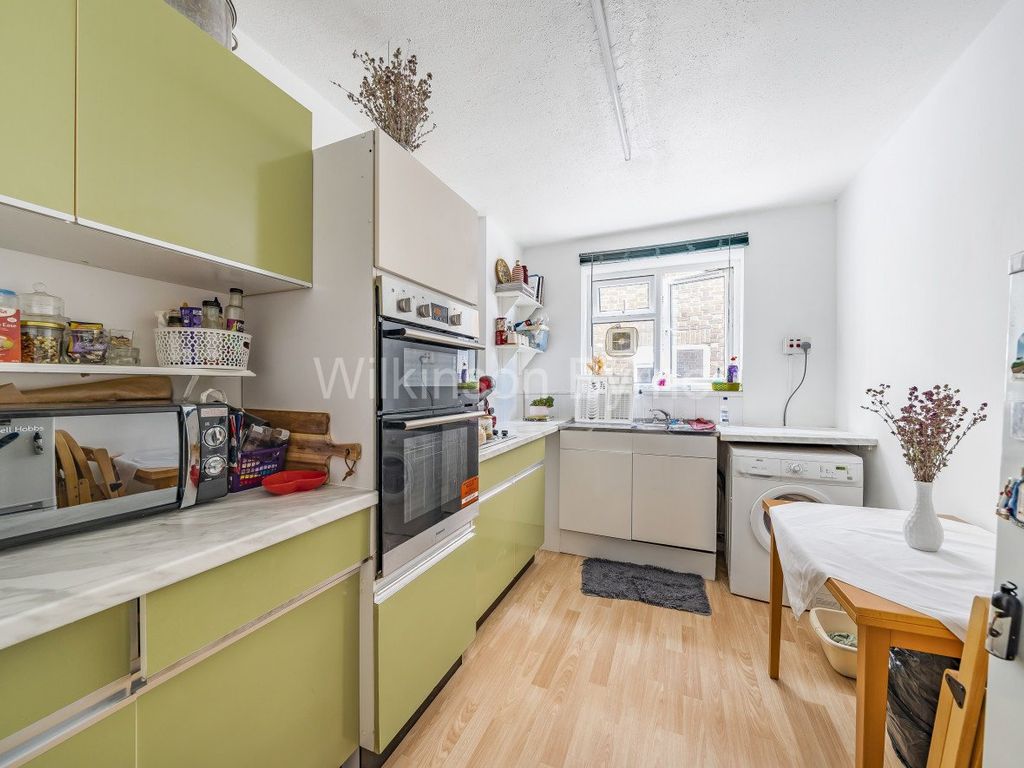 1 bed flat for sale in Palmerston Road, London N22, £295,000