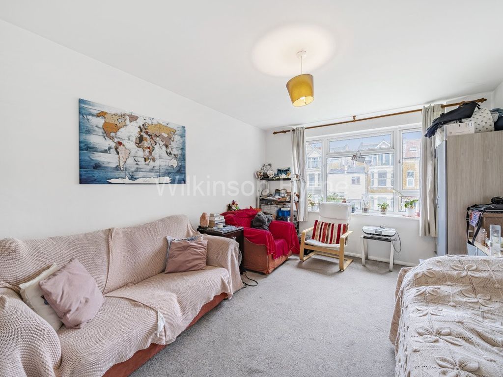 1 bed flat for sale in Palmerston Road, London N22, £295,000