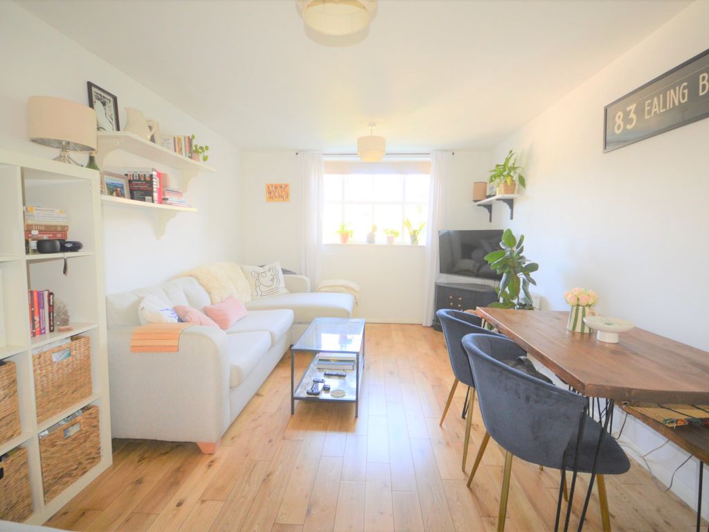 1 bed flat for sale in Chamberlayne Avenue, Wembley HA9, £300,000