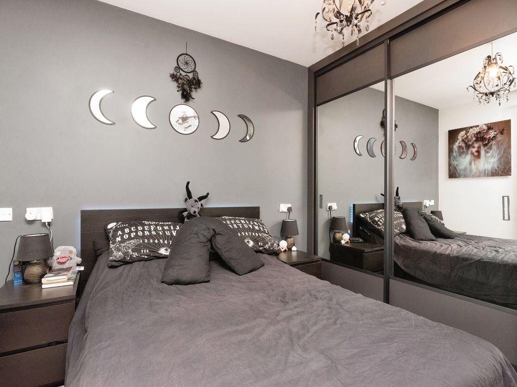 1 bed flat for sale in Carlotta Way, Cardiff CF10, £130,000