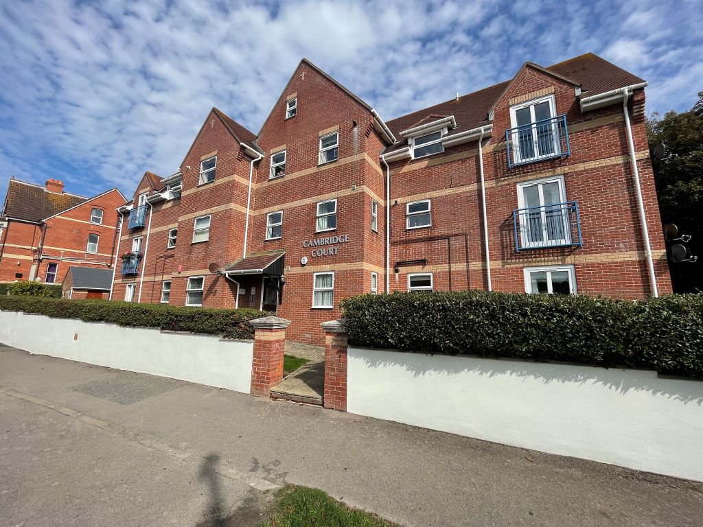 2 bed flat for sale in Verne Road, Weymouth DT4, £200,000