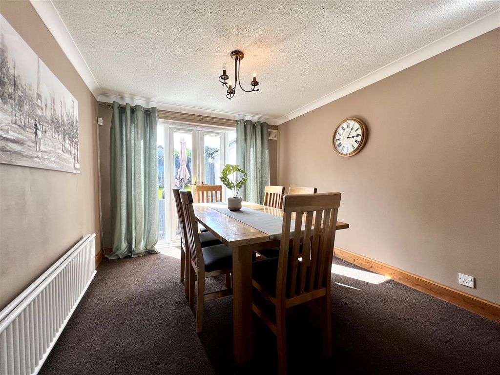 3 bed property for sale in Mearns Court, Hamilton ML3, £189,995