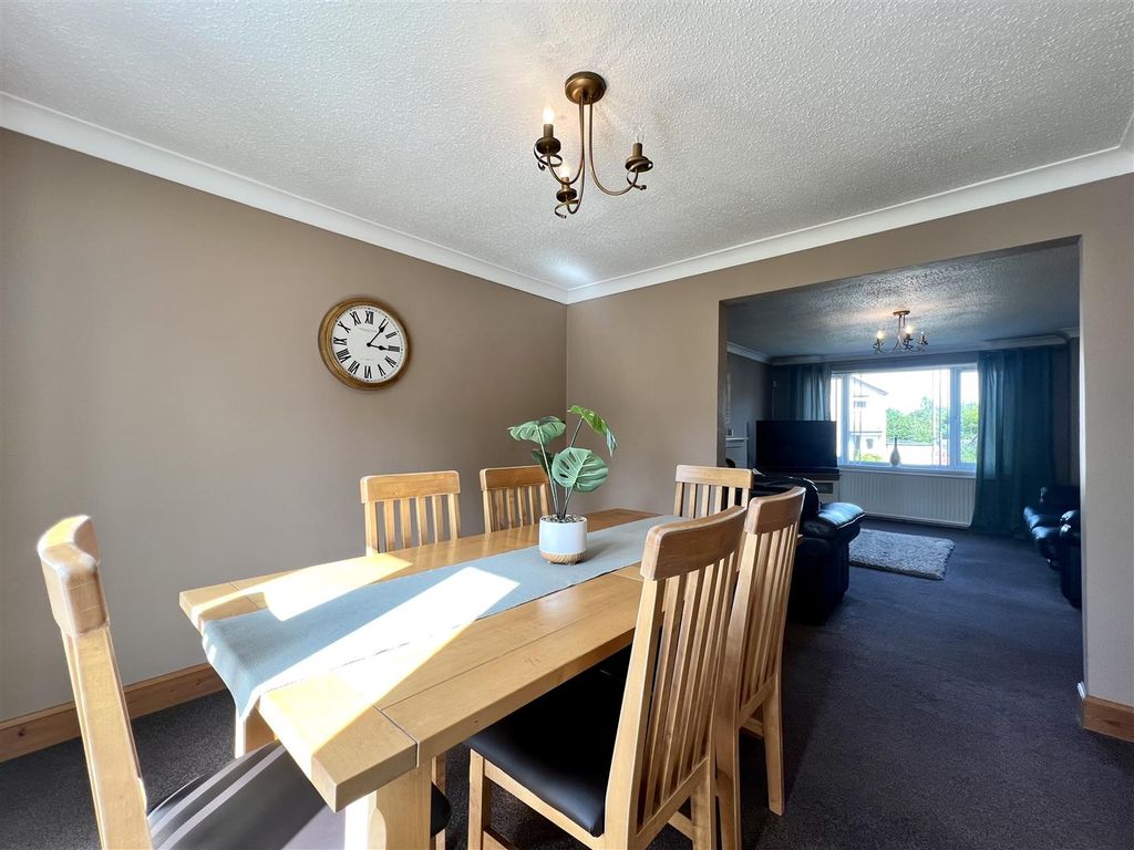 3 bed property for sale in Mearns Court, Hamilton ML3, £189,995