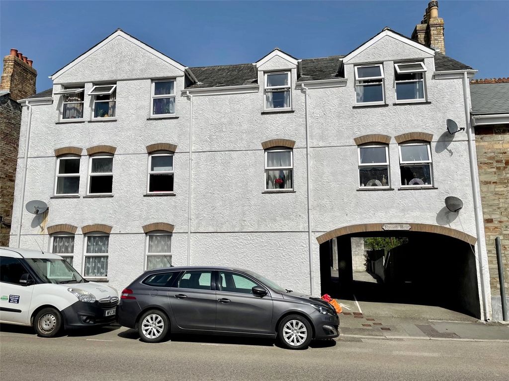 1 bed flat for sale in Higher Bore Street, Bodmin PL31, £80,000