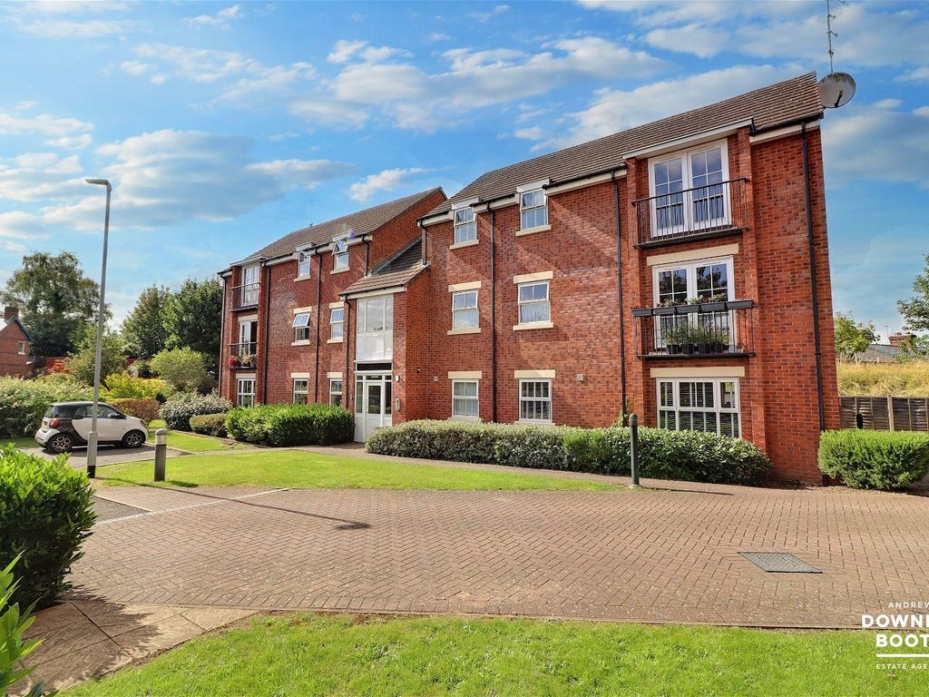 2 bed flat for sale in The Maltings, Lichfield WS14, £210,000