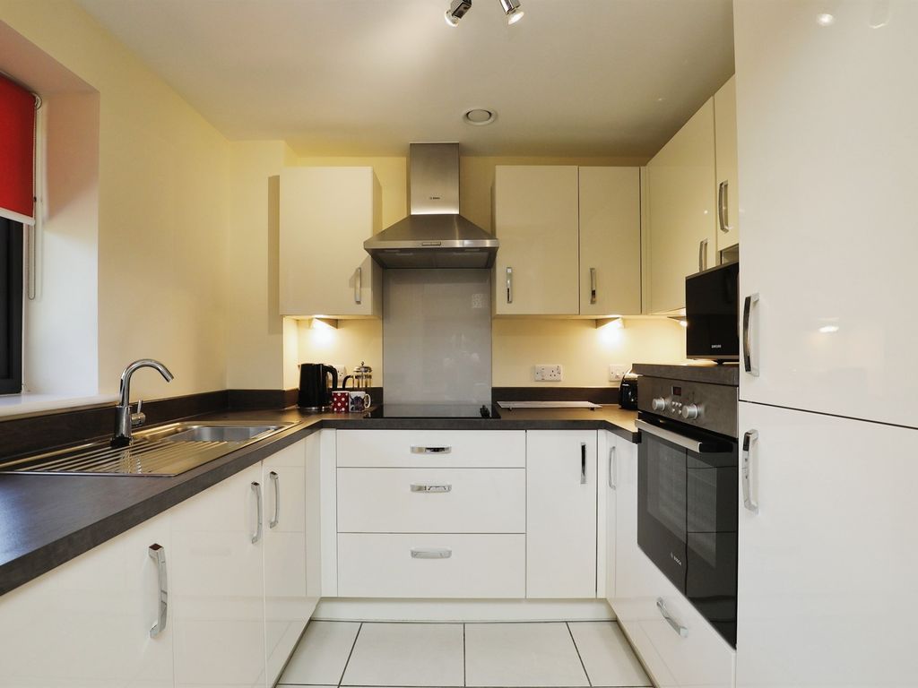 1 bed flat for sale in Ilex Close, Llanishen, Cardiff CF14, £220,000