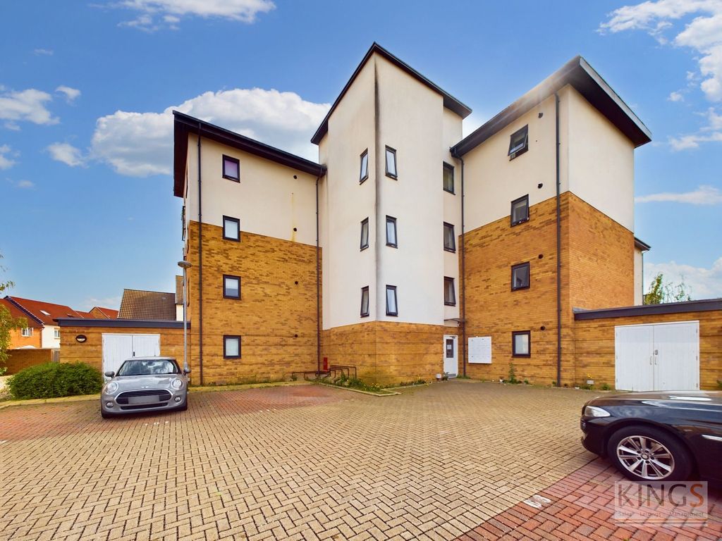2 bed flat for sale in Sovereign Place, Hatfield AL9, £159,000