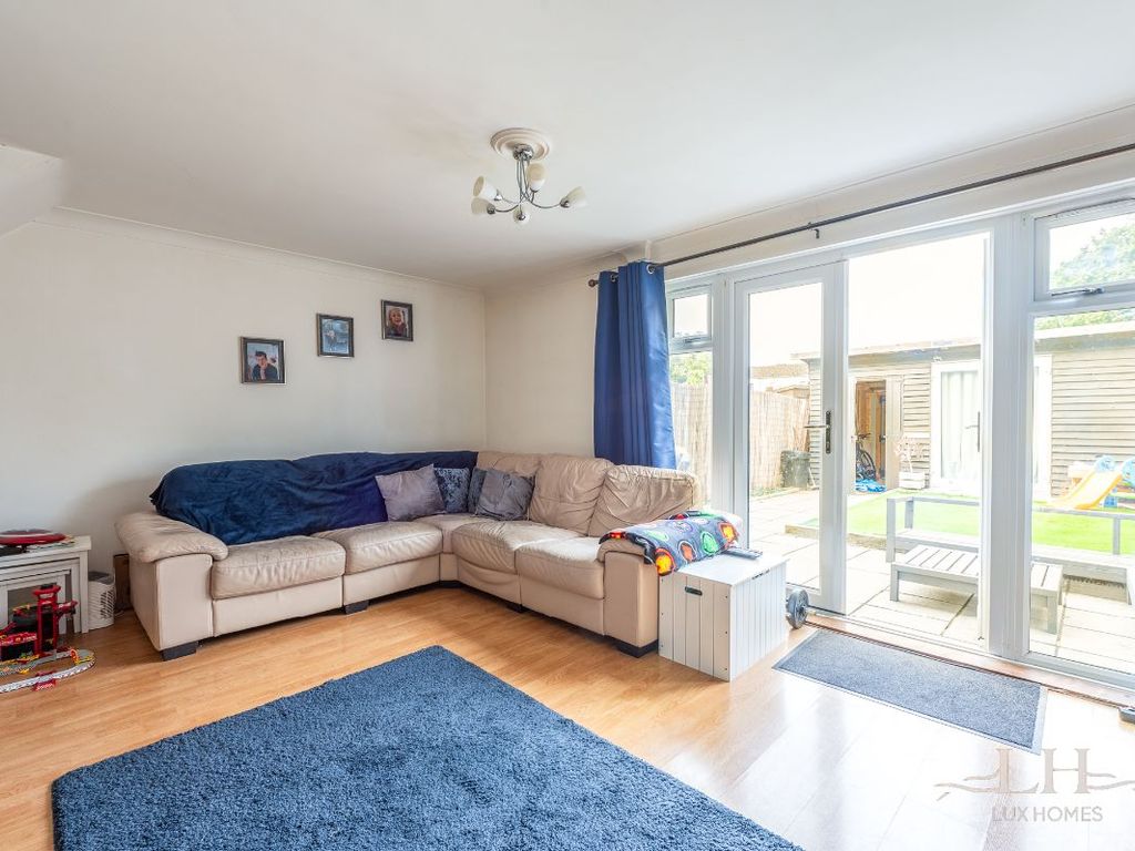3 bed terraced house for sale in Quince Tree Close, South Ockendon RM15, £250,000