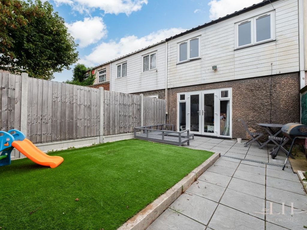 3 bed terraced house for sale in Quince Tree Close, South Ockendon RM15, £250,000