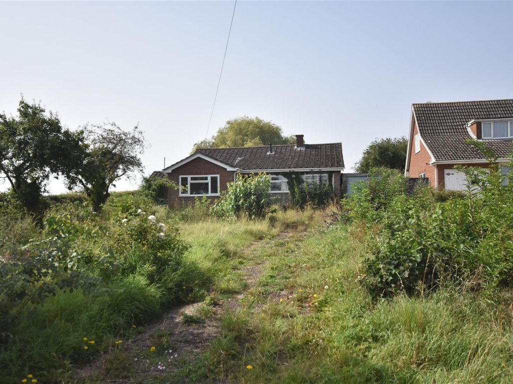 Land for sale in Newark Road, Cotham, Newark NG23, £260,000