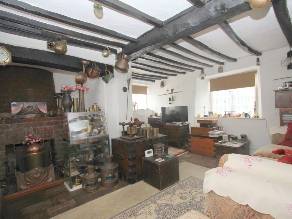 2 bed cottage for sale in High Street, Roade, Northampton NN7, £299,995