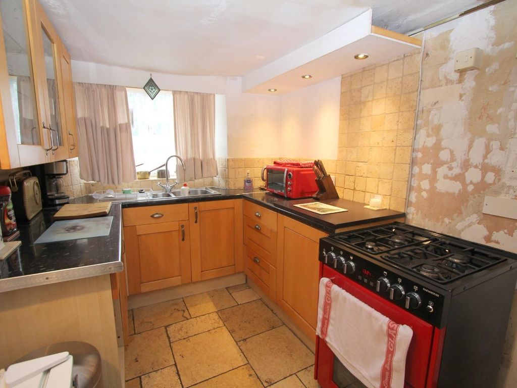 2 bed cottage for sale in High Street, Roade, Northampton NN7, £299,995