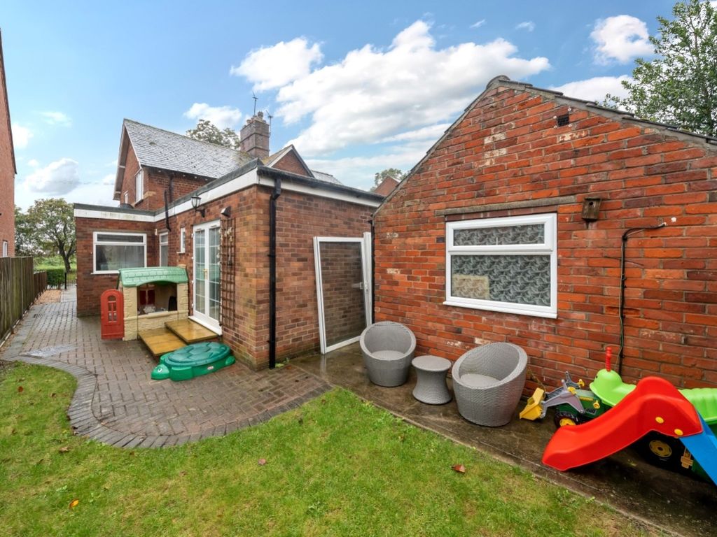 3 bed semi-detached house for sale in Meadow Lane, South Hykeham, Lincoln LN6, £260,000