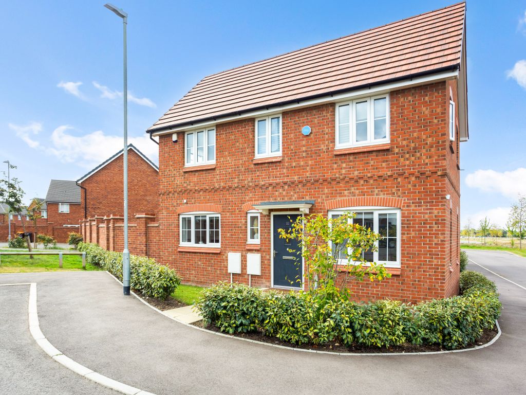 3 bed detached house for sale in Harebell Gardens, Dunstable LU5, £133,000