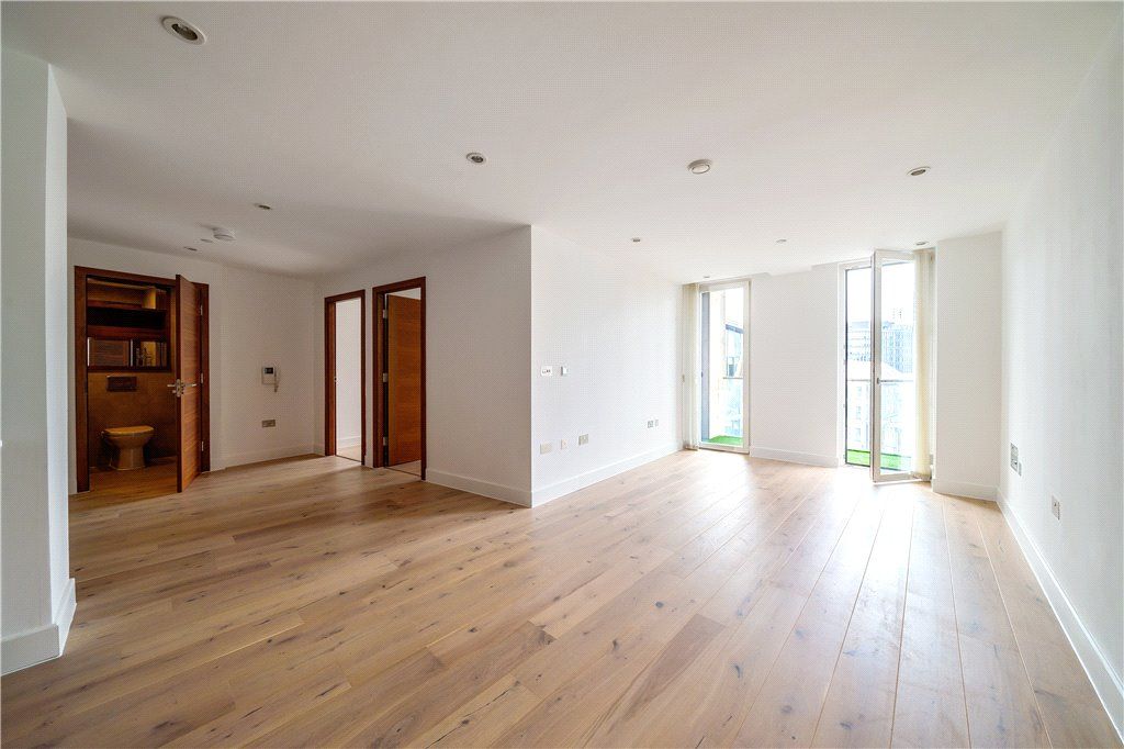 2 bed flat for sale in The Hayes, Cardiff City Centre, Cardiff CF10, £260,000