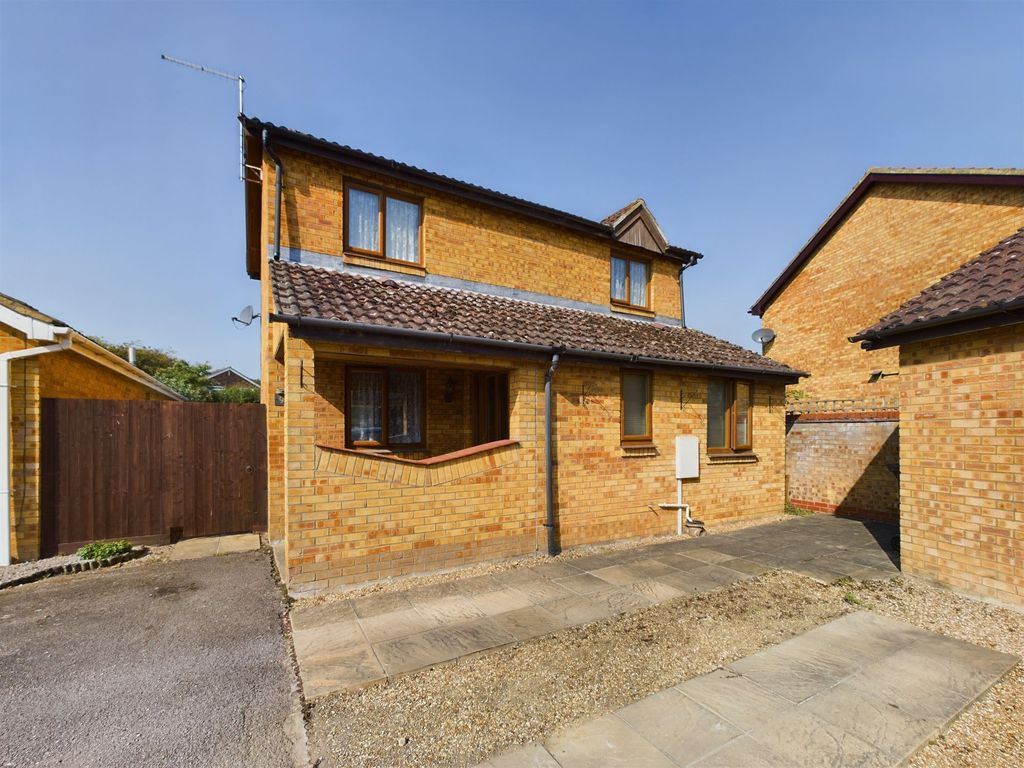 3 bed detached house for sale in Roundhills Way, Sawtry, Cambridgeshire. PE28, £290,000