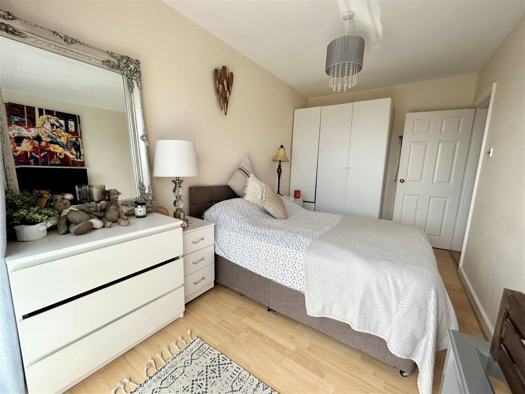 1 bed flat for sale in Whitehouse Court, Rectory Road, Sutton Coldfield B75, £120,000
