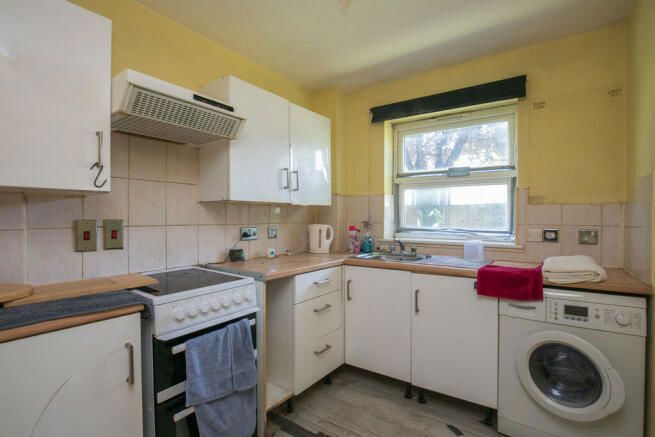 1 bed flat for sale in Butterfield Close, Twickenham TW1, £200,000