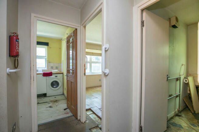 1 bed flat for sale in Butterfield Close, Twickenham TW1, £200,000