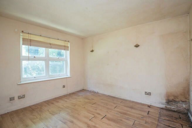 1 bed flat for sale in Butterfield Close, Twickenham TW1, £200,000