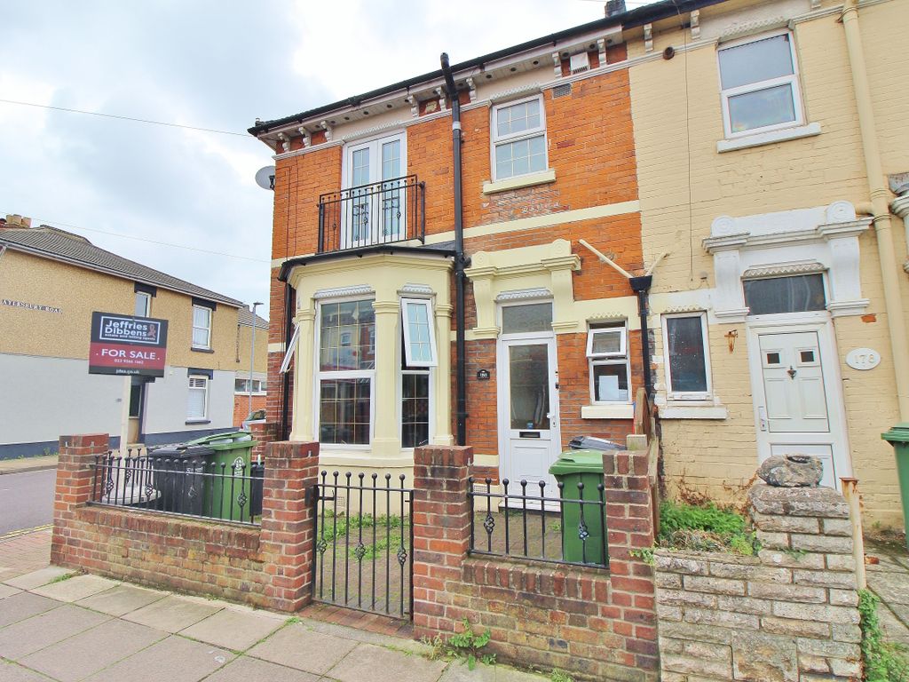 2 bed maisonette for sale in Queens Road, Portsmouth PO2, £165,000