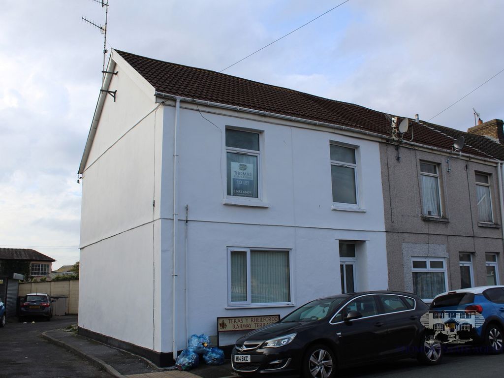 3 bed end terrace house for sale in Railway Terrace, Llanelli, Carmarthenshire. SA15, £124,950