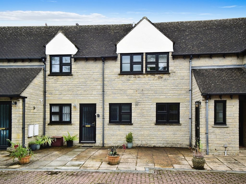 2 bed flat for sale in Manor Court, Fairford GL7, £200,000