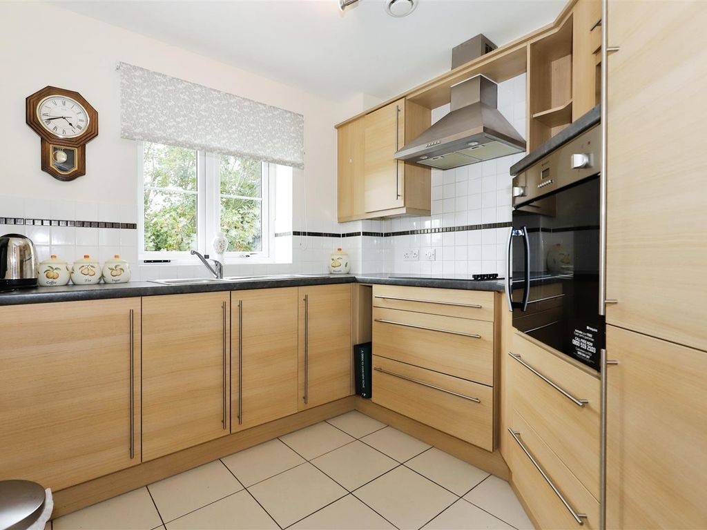 1 bed flat for sale in Talbot Court, Salop Street, Bridgnorth, Shropshire WV16, £110,000