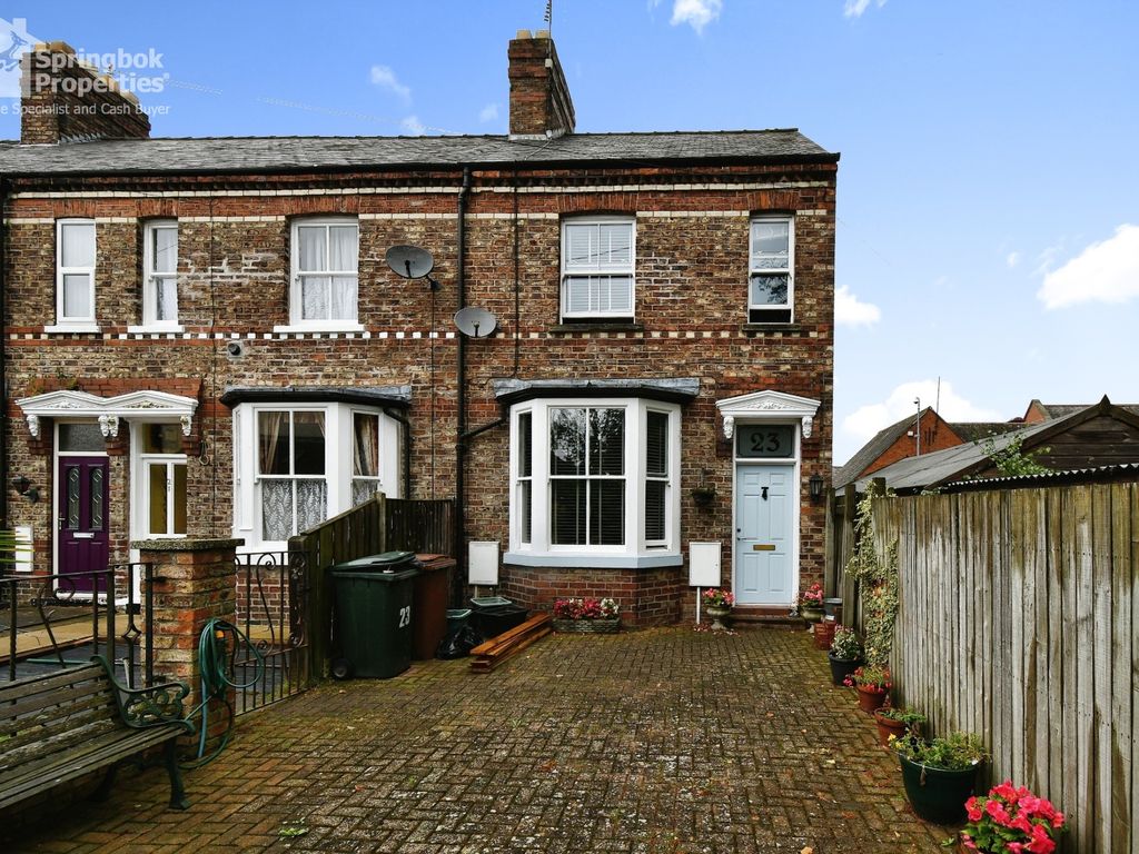 4 bed terraced house for sale in Sutton Street, Malton, North Yorkshire YO17, £225,000