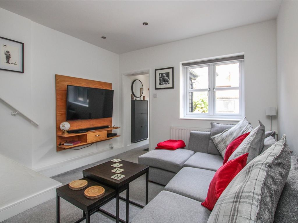 1 bed terraced house for sale in Coxtie Green Road, Pilgrims Hatch, Brentwood CM14, £300,000