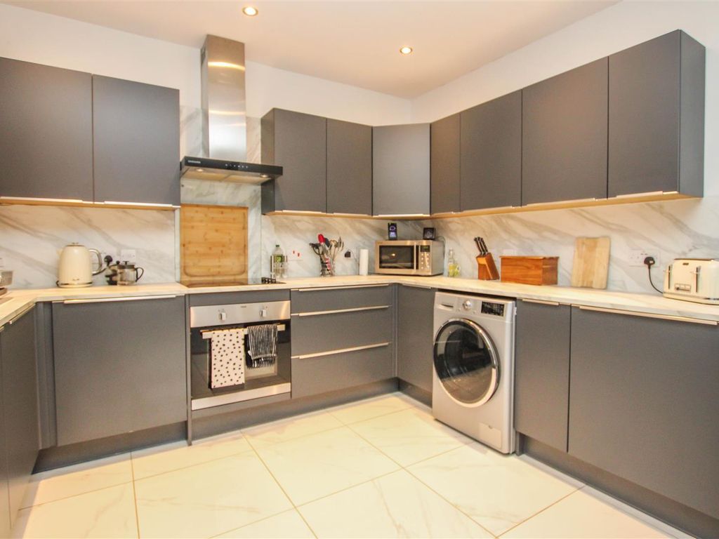 1 bed terraced house for sale in Coxtie Green Road, Pilgrims Hatch, Brentwood CM14, £300,000