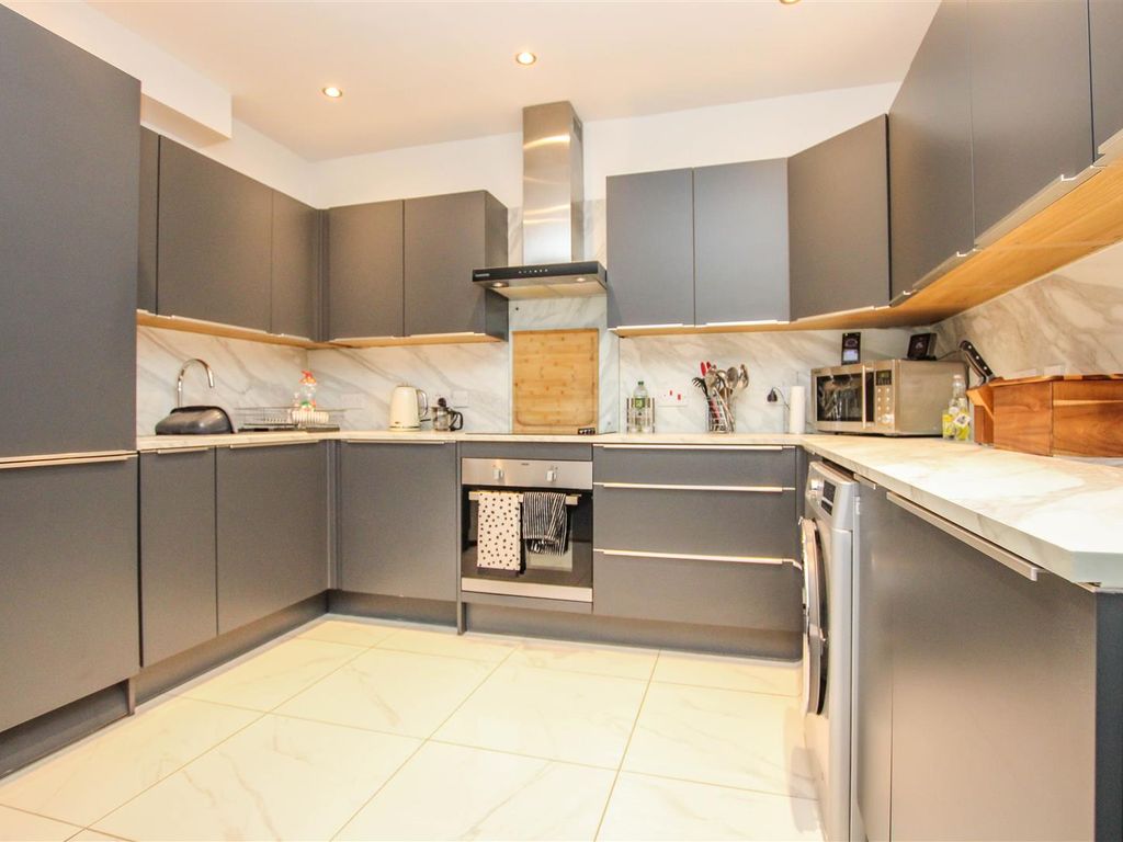 1 bed terraced house for sale in Coxtie Green Road, Pilgrims Hatch, Brentwood CM14, £300,000