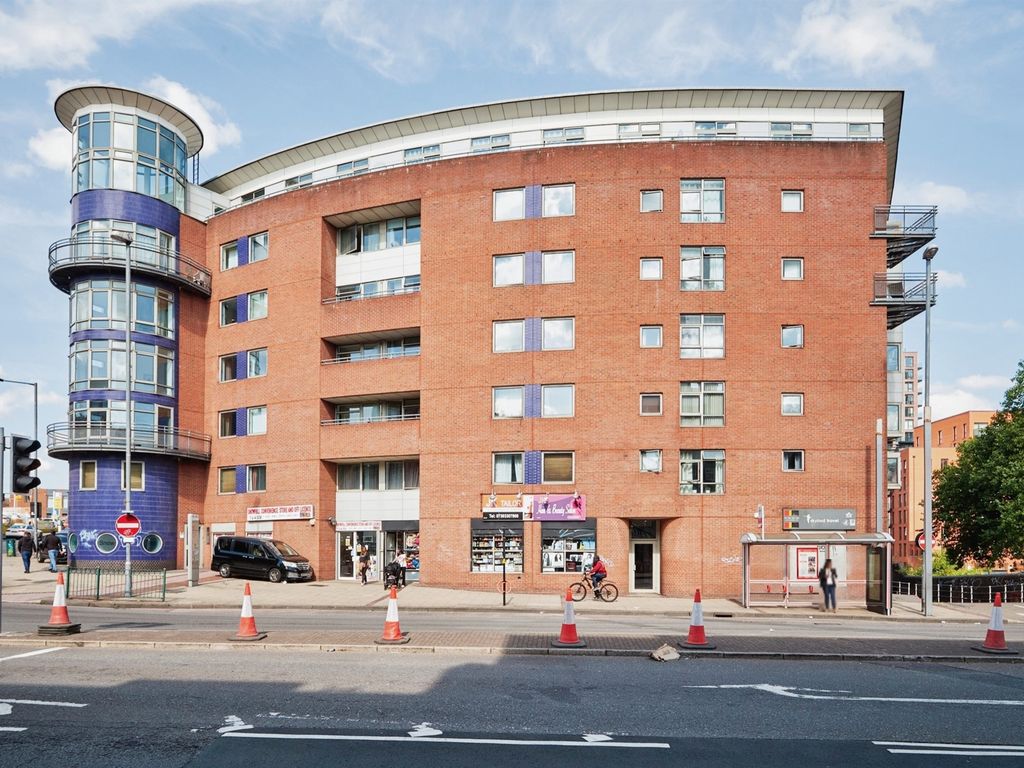 2 bed penthouse for sale in Old Snow Hill, Birmingham B4, £283,000
