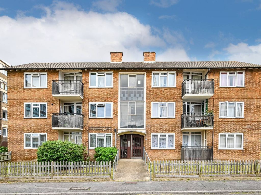 1 bed flat for sale in Cambridge Grove Road, Kingston, Kingston Upon Thames KT1, £190,000