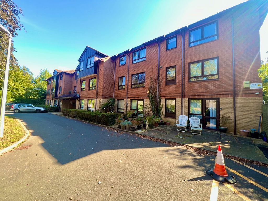 1 bed flat for sale in Eastfield Road, Peterborough PE1, £50,000