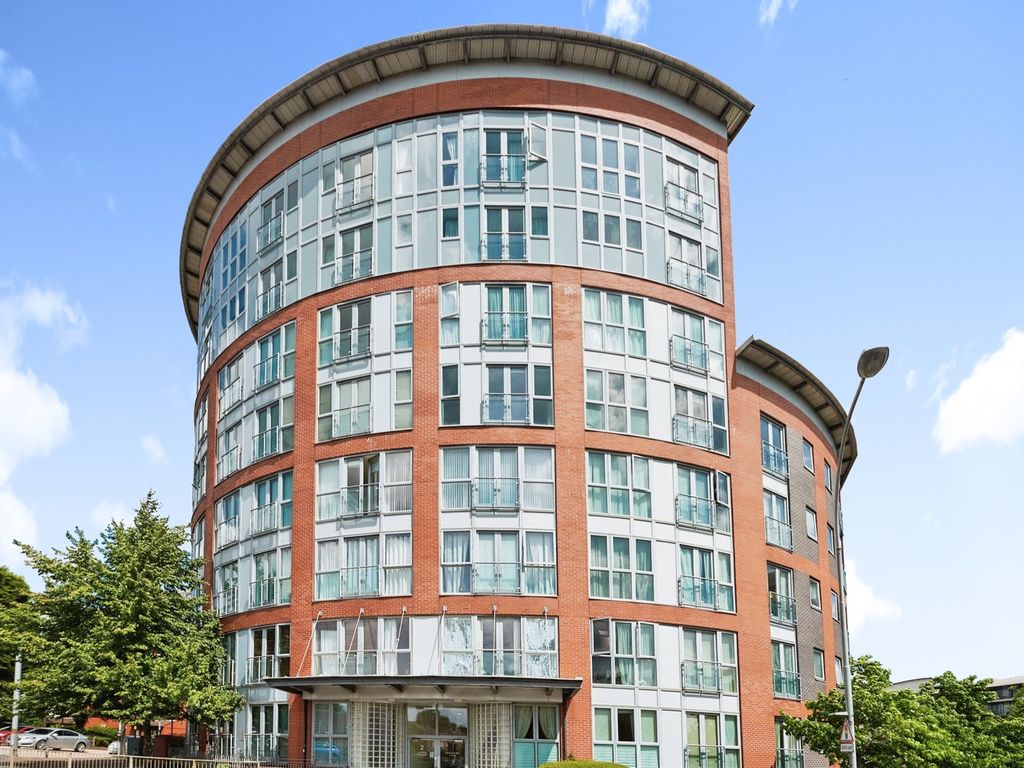 2 bed penthouse for sale in Lee Bank Middleway, Edgbaston, Birmingham B15, £325,000