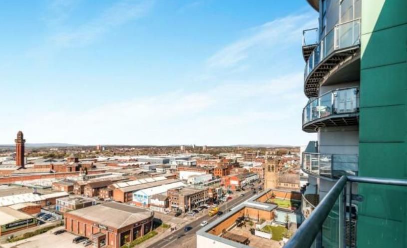 2 bed flat for sale in Fernie Street, Manchester M4, £190,000