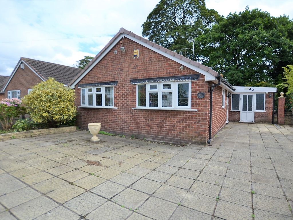 3 bed detached bungalow for sale in Alumbrook Avenue, Holmes Chapel, Crewe CW4, £250,000