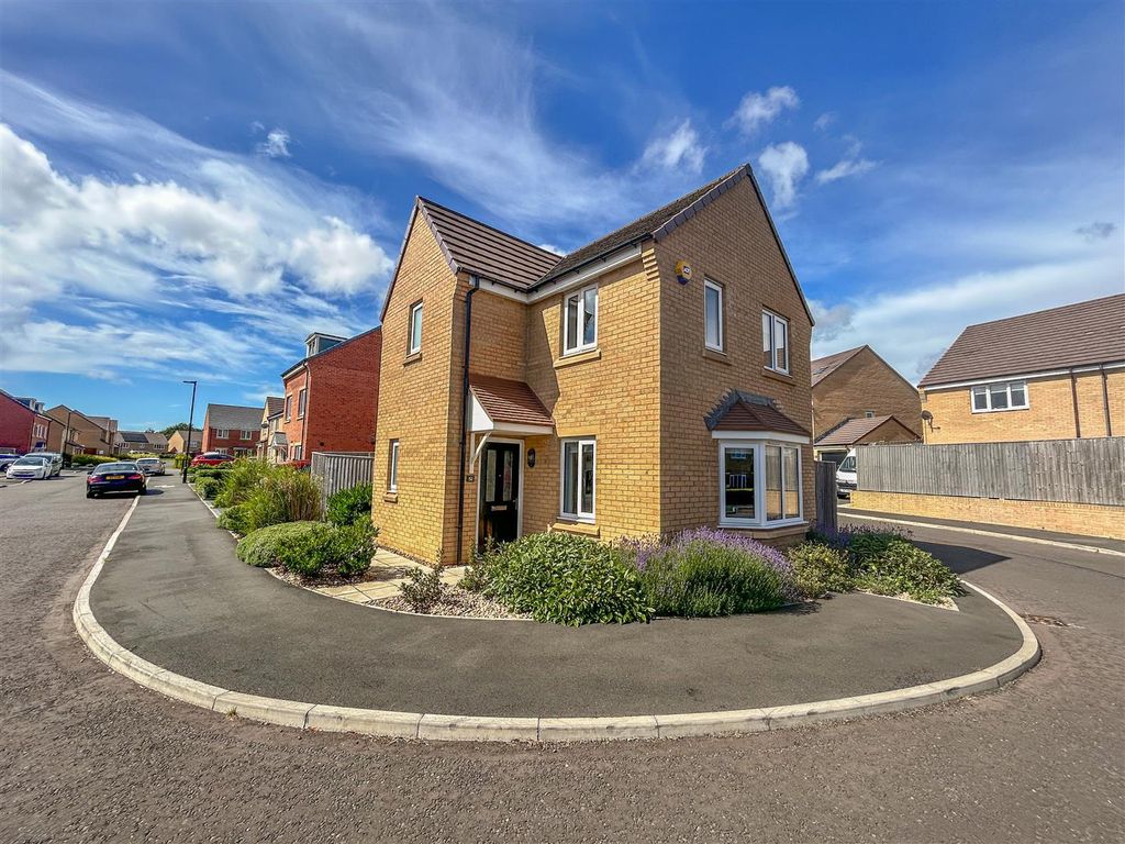 3 bed detached house for sale in Kirkland Chase, Newcastle Upon Tyne NE5, £210,000