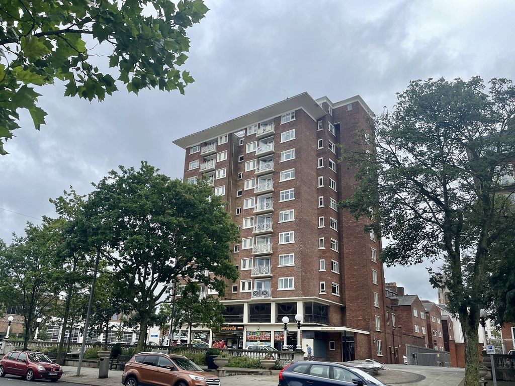 2 bed flat for sale in Lord Street, Southport, Merseyside. PR9, £125,000