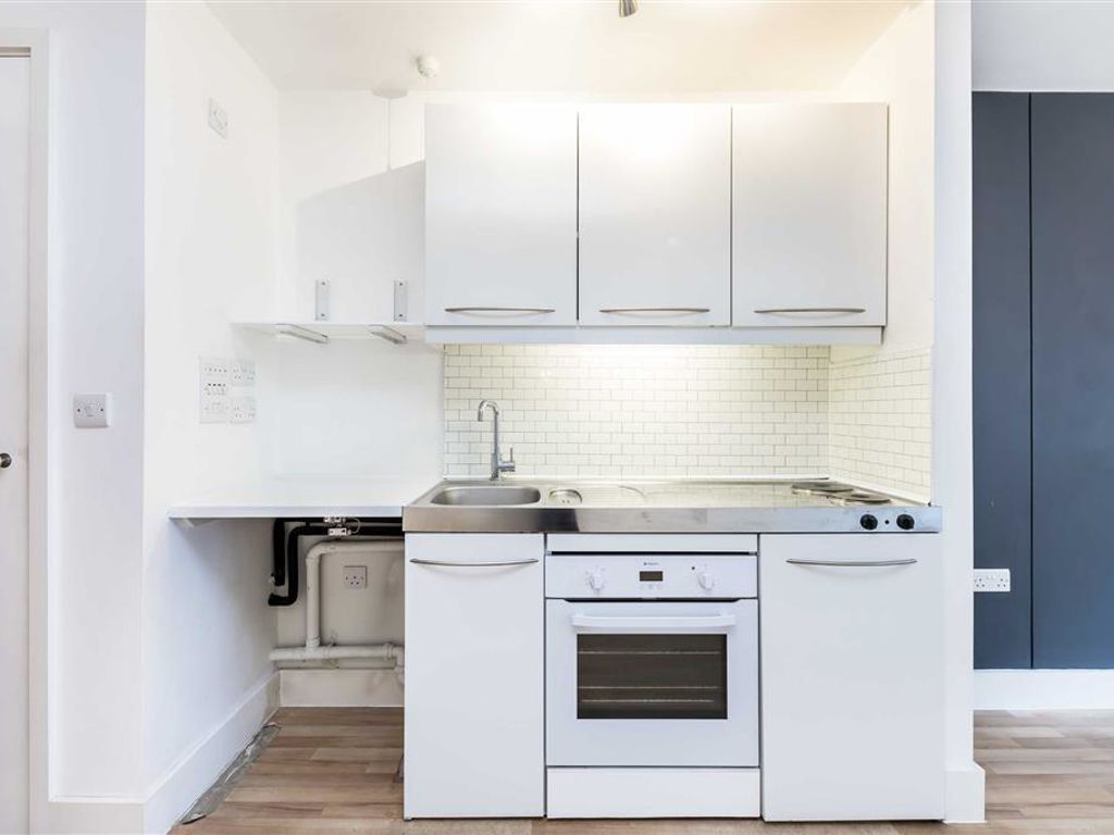 Studio for sale in Long Lane, London SE1, £300,000